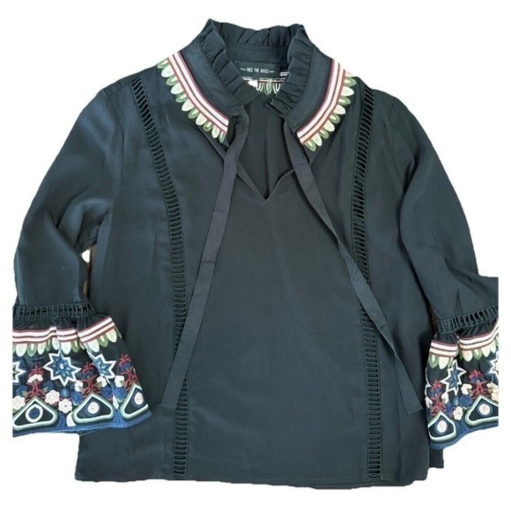 Free The Roses Bell Sleeve Top With Embroidered Accents Women Size‎ XS